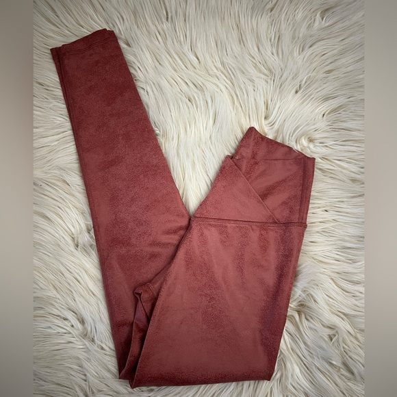 OFFLINE By Aerie The Hugger Mauve Crossover High Waisted Crackle Legging - Picture 6 of 6